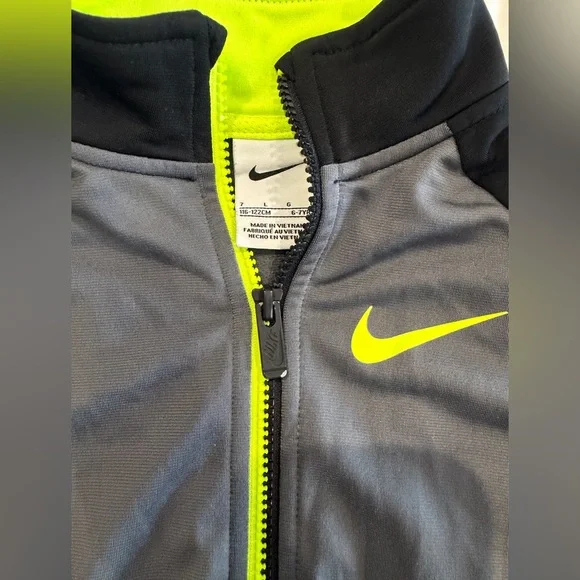 Nike Black and Gray Tracksuit with Neon Yellow Details (7) - Picture 5 of 7